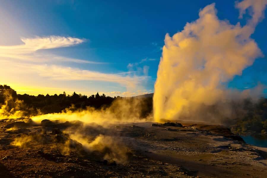 Hobbiton Movie Set & Rotorua Premium Day Tour from Auckland - Green Dragon Inn stop: the little break that keeps the day enjoyable