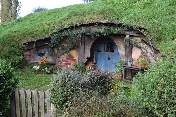 Hobbiton Movie Set Small Group Day Tour from Auckland - Who should book this Hobbiton day tour?