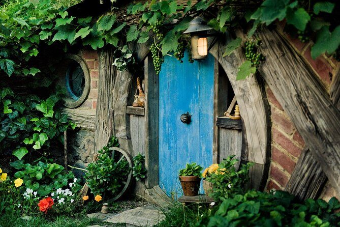 Hobbiton Movie Set Small Group Fully Guided Day Tour from Auckland - A very early start in Auckland: how the 7.5-hour day feels