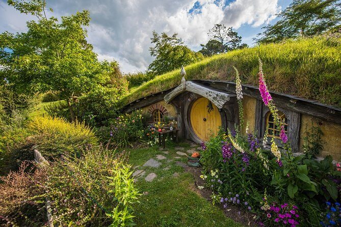 Hobbiton Movie Set Small Group Fully Guided Day Tour from Auckland - Photo spots, pacing, and real-world construction at Hobbiton