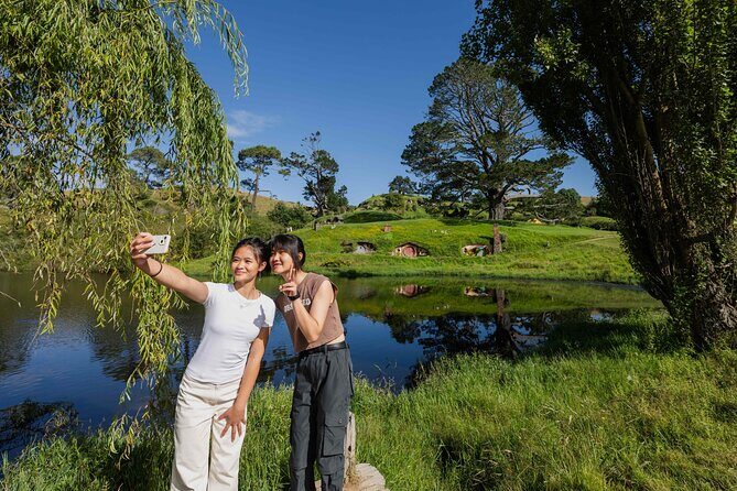 Hobbiton Movie Set Small Tour from Auckland - Green Dragon Inn: the included drink and the end-of-day reset