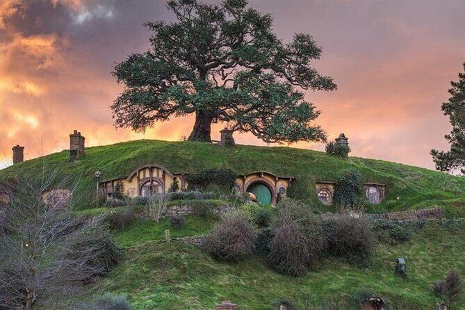 Hobbiton Movie Set Tour to Blue Springs and Mineral Spa - Pickup at 7:00 am and the drive to Hobbiton