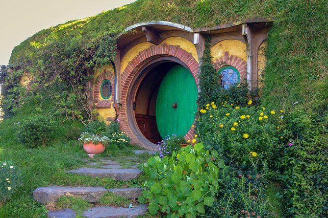 Hobbiton Movie Set Tour with lunch from Auckland - A 7:15 am start from downtown Auckland (and why early matters)