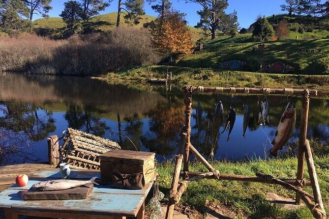 Hobbiton Movie Set & Waitomo Glow Worm Caves Private Tour - Green Dragon Inn Time and Lunch: Turning a Film Set Into a Meal Break