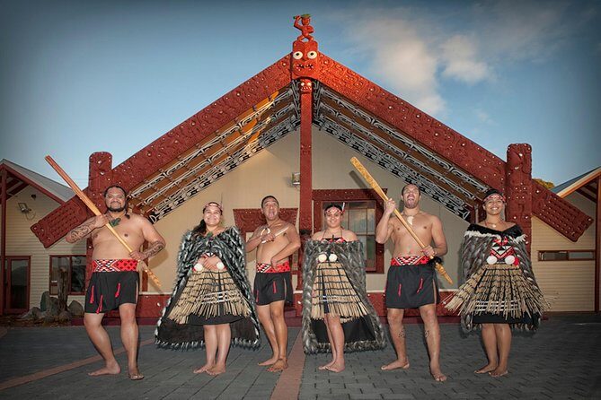 Hobbiton & Rotorua Living Māori Village Private Tour Ex-Auckland - Who should book this private Hobbiton and Rotorua combo?