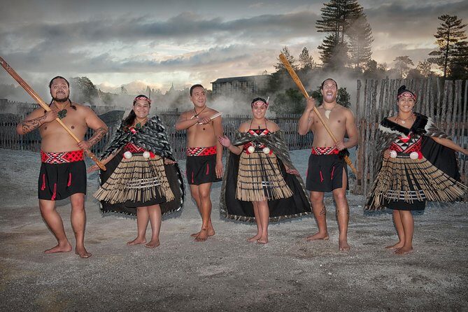 Hobbiton & Rotorua Living Māori Village Private Tour Ex-Auckland - Practical tips to keep the day smooth