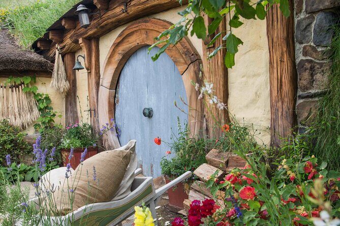 Hobbiton & Rotorua Māori Village with Lunch from Auckland - Hobbiton Movie Set in about 3 hours: Shire magic for fans and non-fans