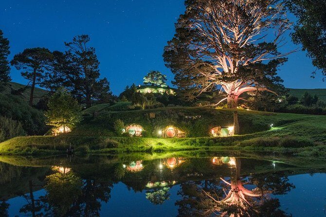 Hobbiton & Waitomo Caves Small Group Tour from Auckland inc Lunch - Otorohanga lunch: included food and a sensible reset before the caves
