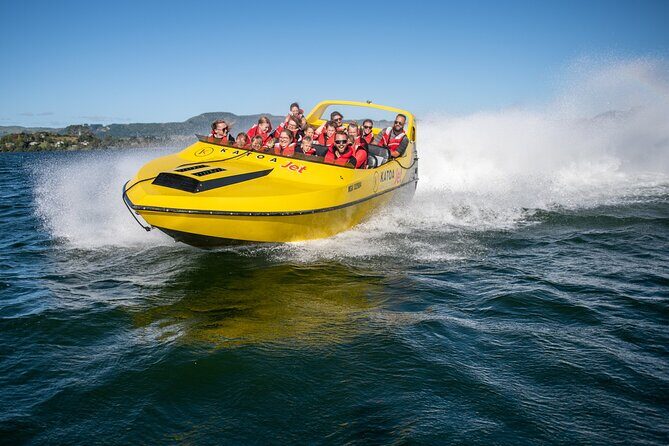 Katoa Jet Boat tour on Lake Rotorua - Getting to the dock: Lakefront Drive and being ready for splash zone life