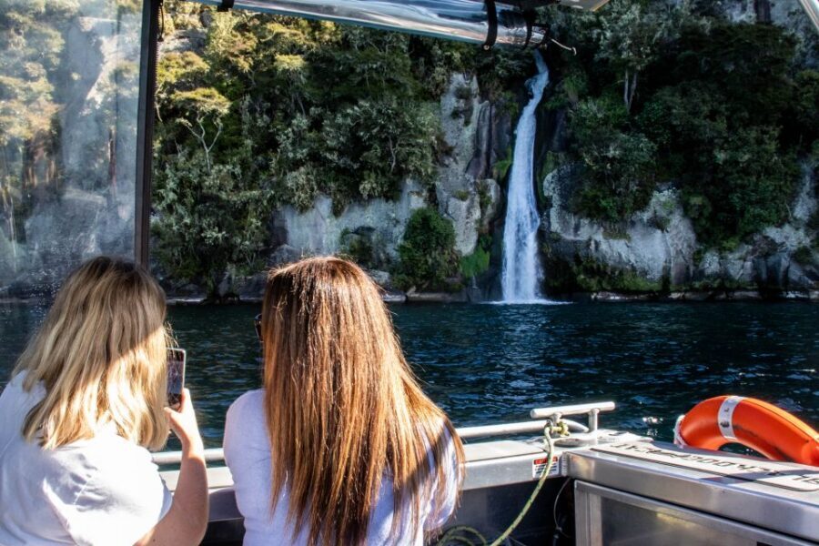 Kinloch: Lake Taupo Catamaran Cruise with Paddleboarding - Lake Taupo Coffee, Tea, and Sightseeing Break