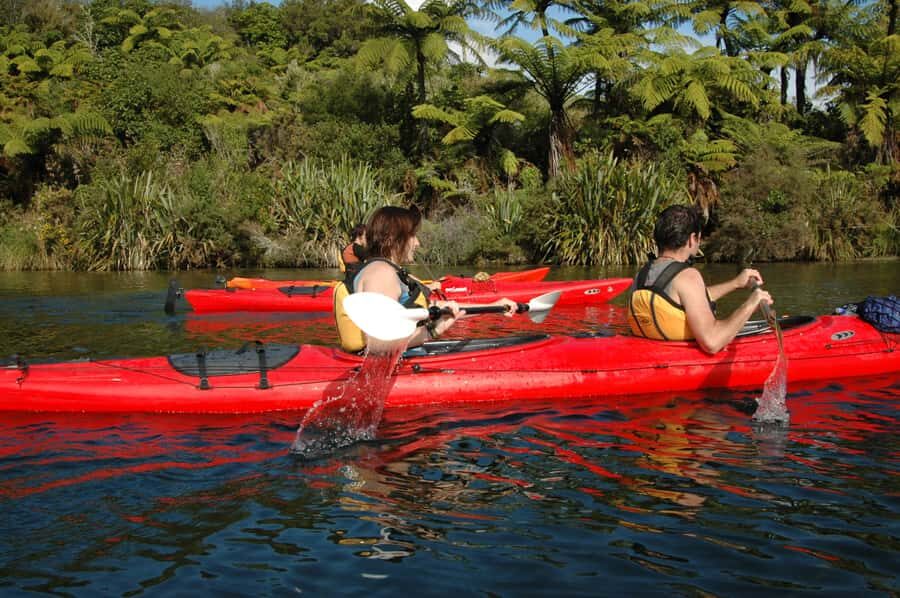 Lake Rotoiti & Hot Pools Guided Kayak - Manupirua Springs hot pools: how the temperatures and lake mix work