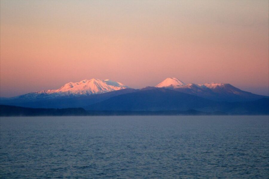 Lake Taupo: 1.5-Hour Maori Rock Carvings 5:00 PM Cruise - Live English commentary: turning scenery into a story you can remember
