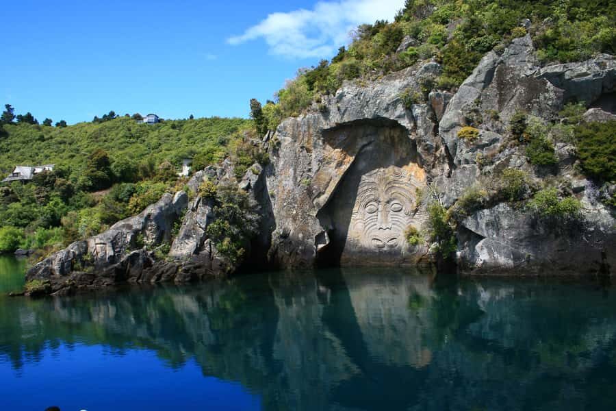 Lake Taupo: Maori Rock Carvings 8.30 AM 1.5-Hour Cruise - How the Cruise Ride Feels (and Where to Sit for Photos)