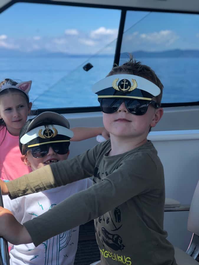 Lake Taupo: Maori Rock Carvings 8.30 AM 1.5-Hour Cruise - Drinks and a Muffin: A Tiny Value Win