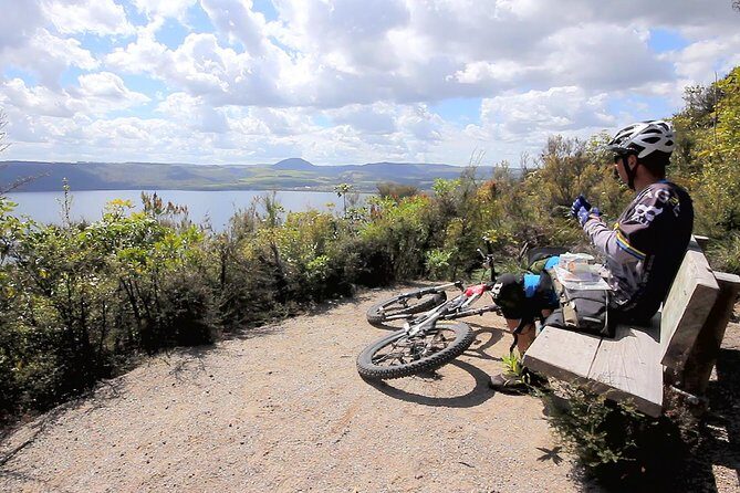 Lake Taupo - Maori Rock Carvings Package (Mountain Biking & Kayaking) - Acacia Bay to Kinloch: the mountain bike start you should plan for