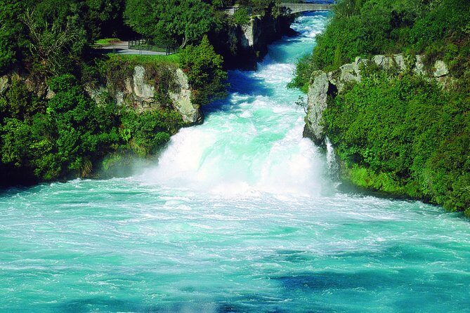 Lake Taupō Private Day Tour from Auckland to Māori Rock Carvings - Drive through Waikato with smart stops that break the long ride