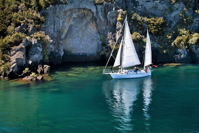 Lake Taupō Private Day Tour from Auckland to Māori Rock Carvings - A second Taupō break: lunch you choose, not one-size-fits-all