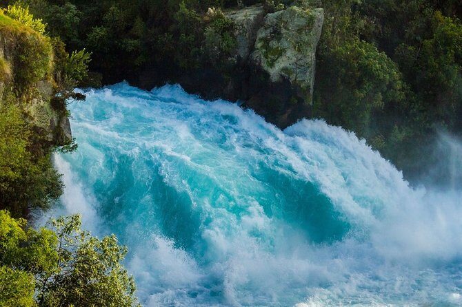 Lake Taupō Private Day Tour from Auckland to Māori Rock Carvings - Private comfort details that actually matter on a 13-hour day