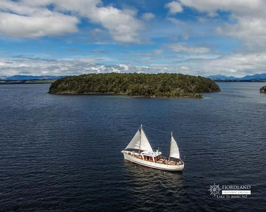 Lake Te Anau: 3-Hour Boat Cruise with Guided Walk - Cruising Toward the South Fiord: Learning the Water and the Boat