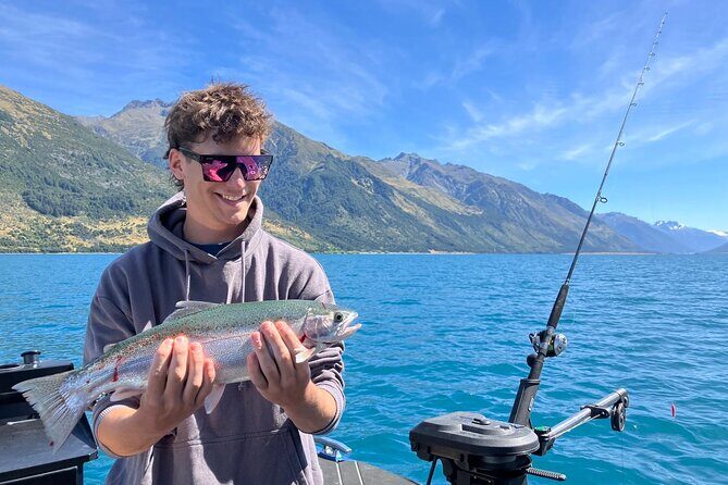 Lake Wakatipu Queenstown: 3 Hour Fishing Adventure by Boat - Gear, snacks, and what happens to your catch after the pull