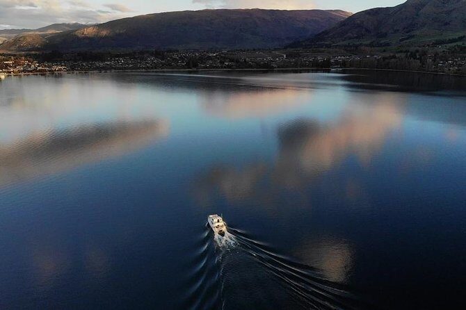 Lake Wanaka 1-Hour Cruise Including Wine and Cheese - Cheese & Crackers: Communal Snack, Wind-Aware