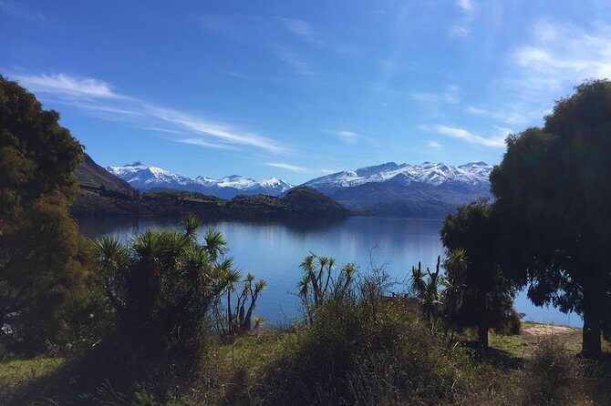 Lake Wanaka 1-Hour Cruise Including Wine and Cheese - The Vibe: Music, Socializing, and Crew Q&A