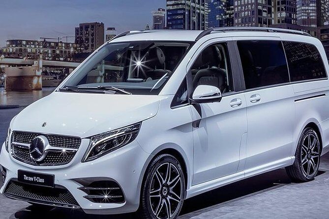 Luxury Airport transfers in Auckland - Meeting, Waiting, and Finding Your Driver at Auckland Airport