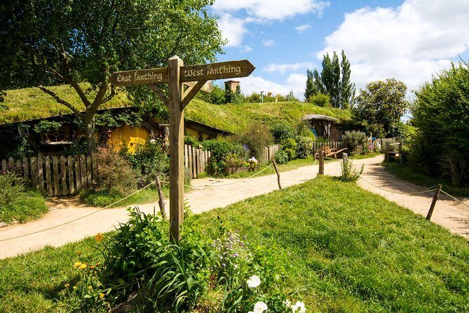 Luxury Small group tour from Auckland to Hobbiton Movie Set - Luxury Small Group Transfer From Auckland: The Drive That Sets the Mood