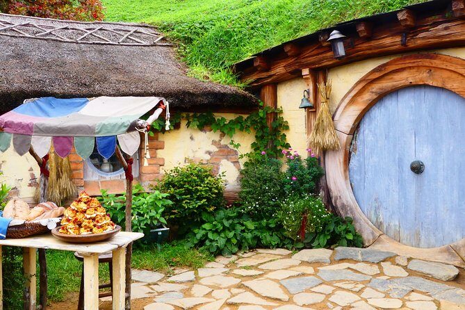 Luxury Small group tour from Auckland to Hobbiton Movie Set - Hobbiton Movie Set in the Morning: What You’ll See and How It’s Guided