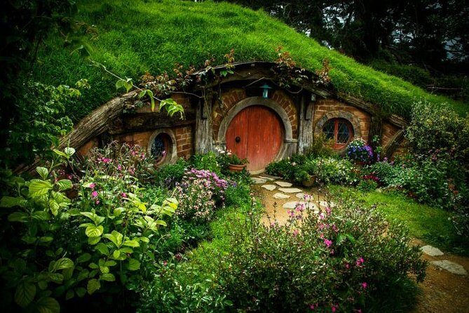 Luxury Small group tour from Auckland to Hobbiton Movie Set - Price and Value: What $775.72 Buys (and What You Don’t Get)