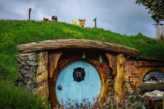 Luxury Small group tour from Auckland to Hobbiton Movie Set - Who This Tour Best Suits (and Who Should Reconsider)