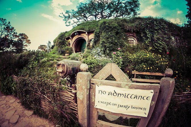 Luxury Small group tour from Auckland to Hobbiton Movie Set - The Small-Group Feel: Why “Only Your Group” Changes Everything