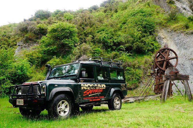 Macetown 4WD Adventure – Full Day Guided Tour from Queenstown - Arrow River gold panning: hands-on with real instruction (30 minutes)