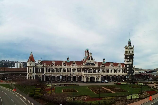 Mainland Peninsula Tour - Dunedin’s classic photo stops: railway, university, and Baldwin Street