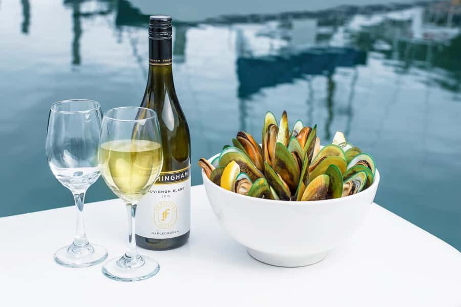 Marlborough Sounds: Greenshell Mussel Cruise - Picton Marina to Queen Charlotte Sound: the 13:00 to 16:00 rhythm