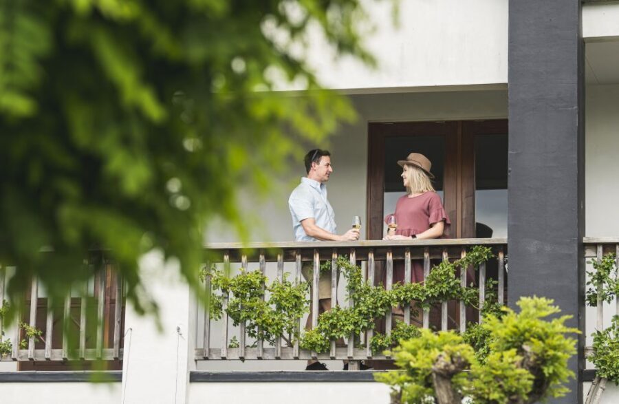Marlborough: Wineries Visit and Tasting Session - The big drawback: no food included, so you need a plan