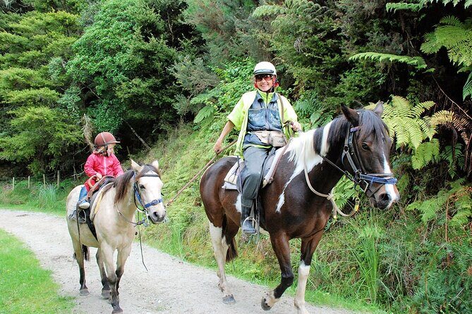 Matakana Art & Horse Riding Experience Private Tour From Auckland - Warkworth horse riding: the main event (and it’s 1 hour)