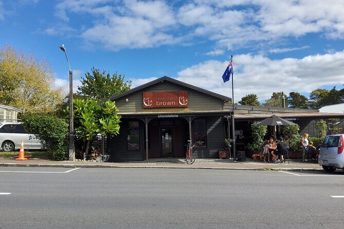Matakana Art & Horse Riding Experience Private Tour From Auckland - The sweet stops: Chocolate Brown plus Charlies Gelato