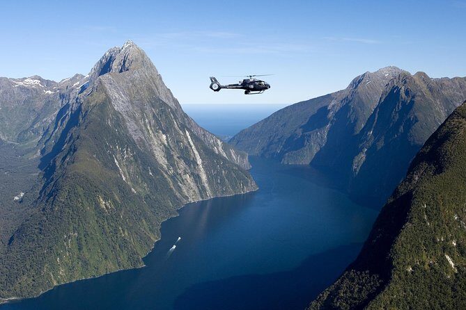 Milford and Fiordland Highlights Tour by Helicopter from Queenstown - Key points at a glance