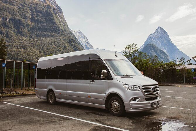 Milford Sound Coach, Cruise and Flight Sightseeing Tour from Queenstown - Te Anau stop: coffee, snacks, and setting yourself up for the cruise