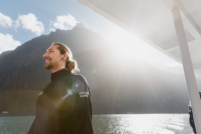 Milford Sound Coach & Extended Cruise from Queenstown - Te Anau stop: a 30-minute reset with included admission