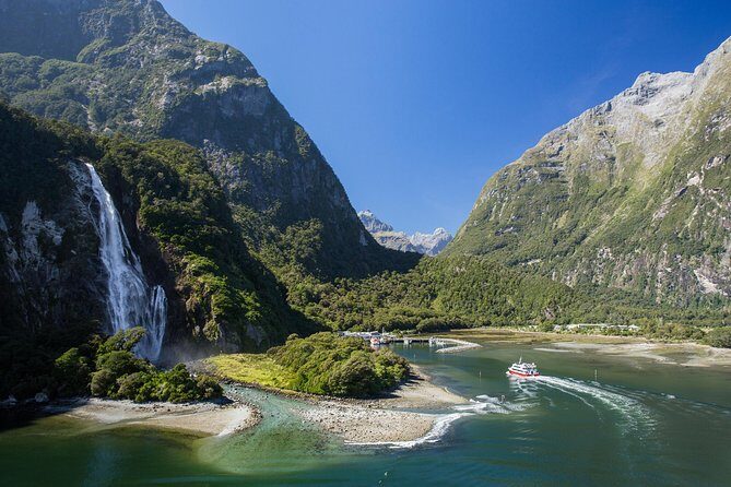 Milford Sound Cruise: Stunning Views & Optional Picnic or Buffet - The narration setup: live skipper talk plus an app you can control