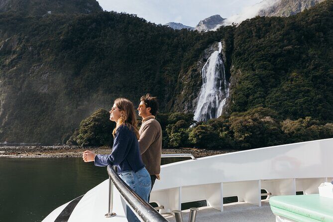 Milford Sound Fly-Cruise-Fly Tour from Queenstown - Meeting and timing in Queenstown: where you start matters