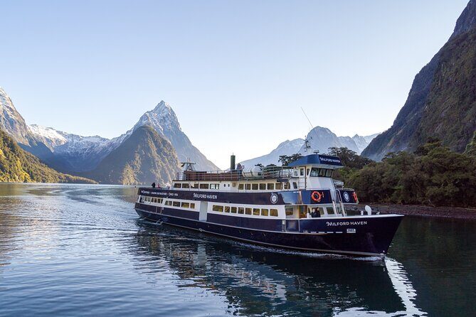 Milford Sound Full Day Tour from Te Anau with Cruise - Small-group guiding: photo help, Q&A time, and better moments