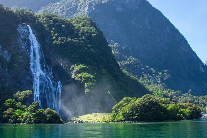 Milford Sound Glacier Flight & Cruise from Wanaka - Flying back to Wanaka on a new route: the extra views that sell the day