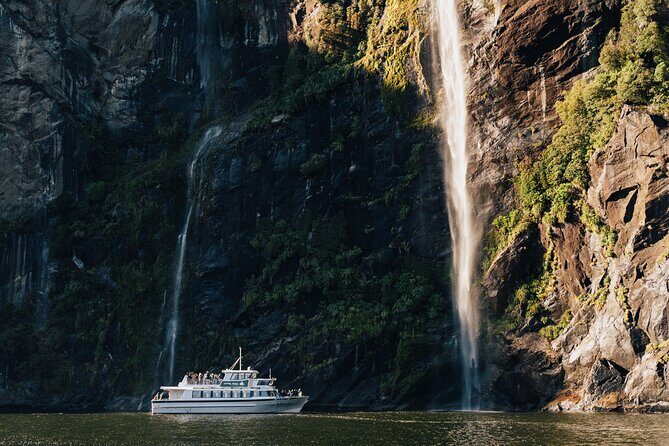 Milford Sound Helicopter and Cruise Tour from Queenstown - Flying into Fiordland: what the national park viewpoints give you