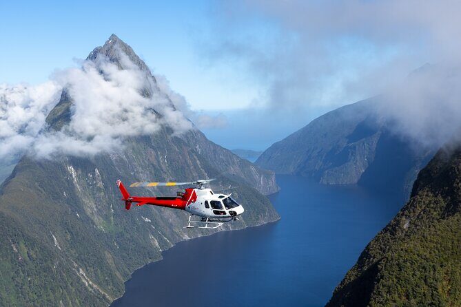 Milford Sound Highlights - 204 - 5 key things that make this Milford Sound helicopter highlight flight click