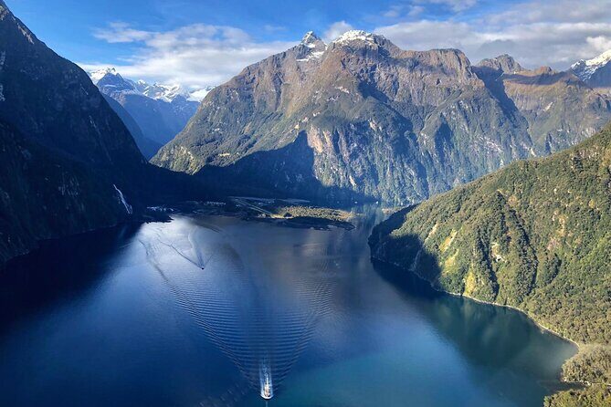 Milford Sound Highlights - 204 - The pilot-and-headset experience: narration you can actually hear