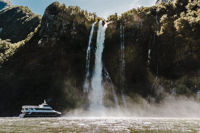 Milford Sound Luxury Lunch Cruise onboard The Fiordland Jewel - Milford Sound highlights you’ll actually see during the cruise