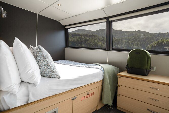 Milford Sound Overnight Cruise Fiordland Jewel - Milford Sound by boat: the narration, the tender time, and the sights